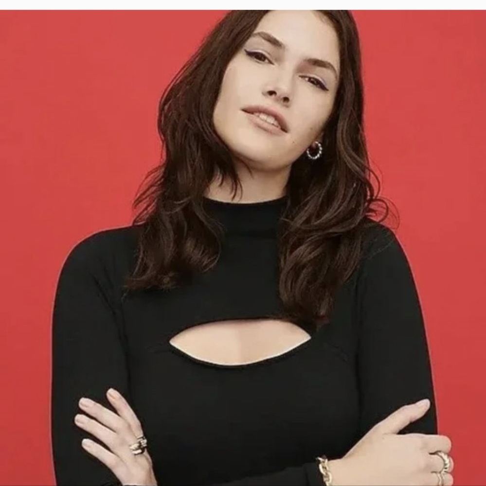 Body Contour Mock Neck Cut-Out